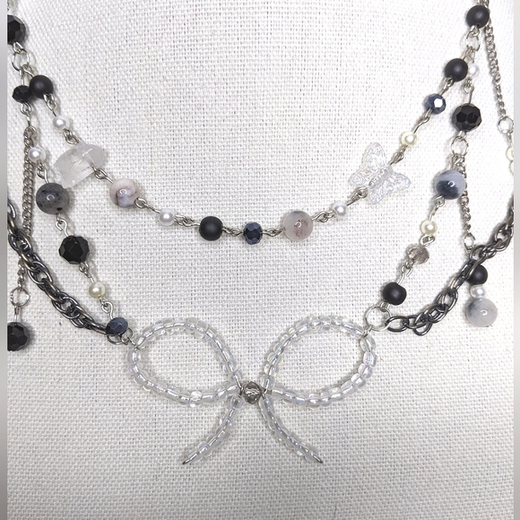 Necklaces with crystal and glass beads chain and a wired bow. Handmade by me. - Picture 3 of 7